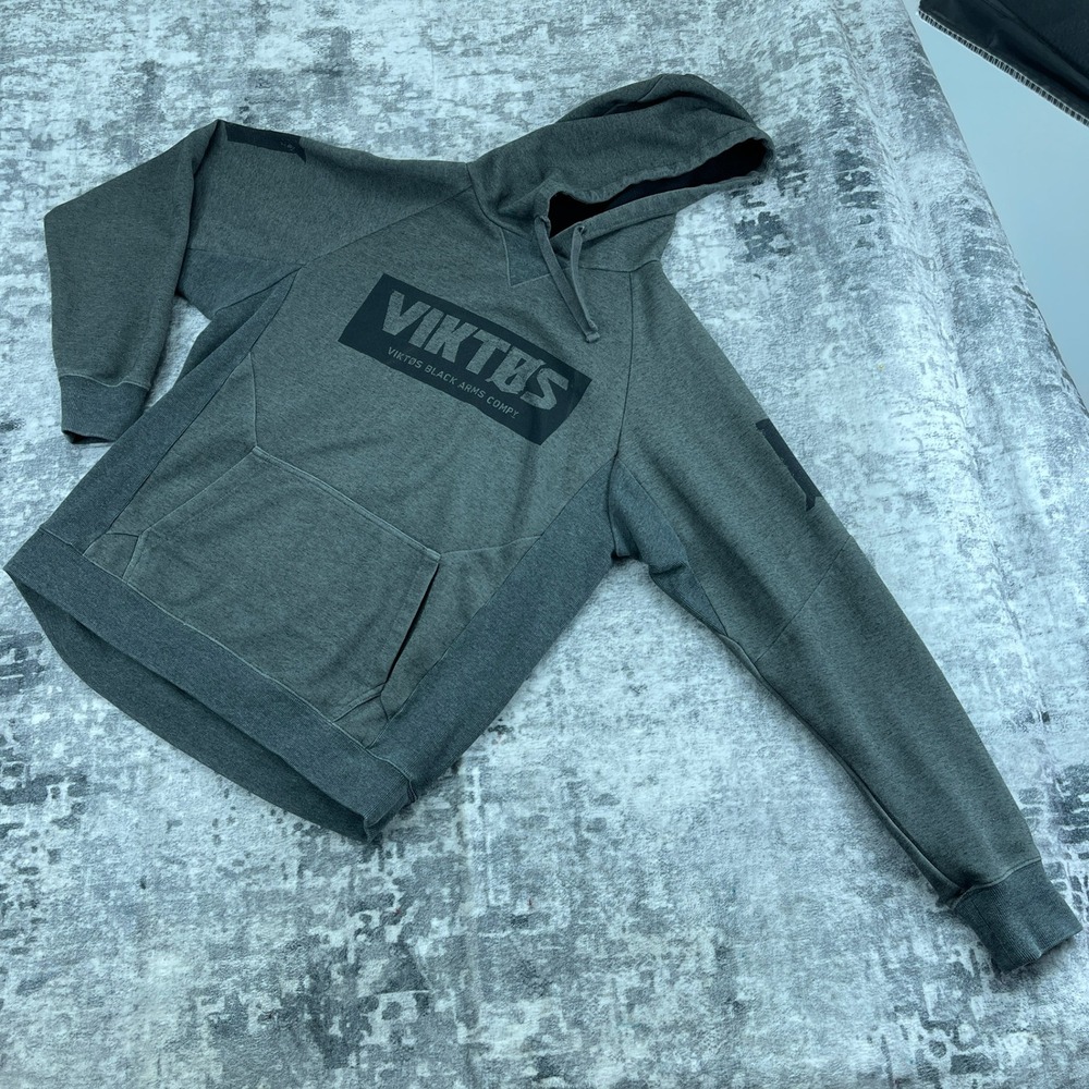 Viktos Men Large Grey Shooter Hoodie Black Arms Company Graphic Pullover